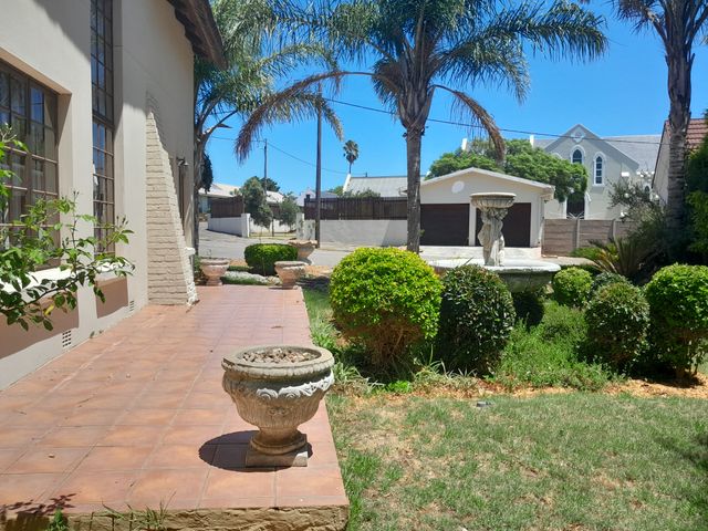 4 Bedroom Property for Sale in Albertinia Western Cape